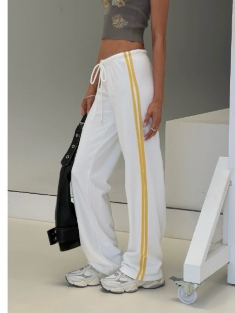 NWT Princess Polly pants with stripe size 2